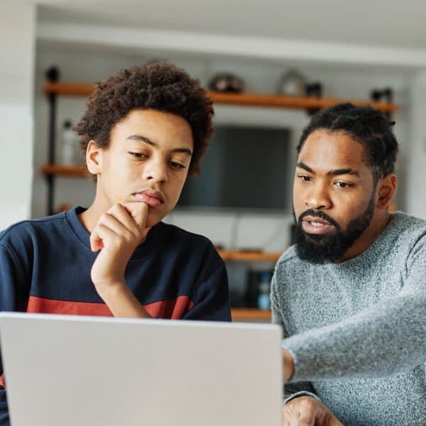 Maitriser les langues étrangères en tant qu’ingénieur : pourquoi c’est indispensable pour la carrière de votre enfant ?
